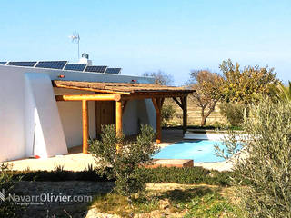 Pérgola natural para vivienda rural sostenible, NavarrOlivier NavarrOlivier Dach Drewno O efekcie drewna