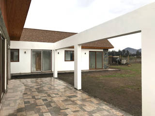 Casa Calera de Tango, AtelierStudio AtelierStudio Rustic style balcony, veranda & terrace