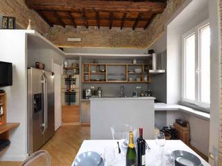 LA CASA DI YANEZ A ROMA, silvestri architettura silvestri architettura 廚房