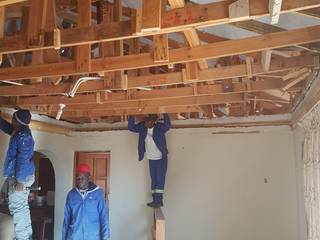 PVC Ceiling Instillation , Kgodisho Solutions & Projects Kgodisho Solutions & Projects ห้องครัว