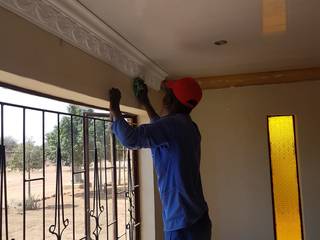 PVC Ceiling Instillation , Kgodisho Solutions & Projects Kgodisho Solutions & Projects クラシックデザインの キッチン
