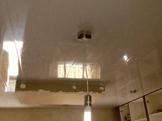 PVC Ceiling Instillation , Kgodisho Solutions & Projects Kgodisho Solutions & Projects クラシックデザインの キッチン