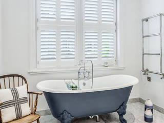 Tier on Tier Shutters in the Bathroom Plantation Shutters Ltd حمام خشب Wood effect