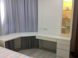 REVAMPED GIRL'S ROOM, FINE ART LIVING PTE LTD FINE ART LIVING PTE LTD Modern style bedroom Wood-Plastic Composite