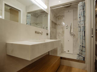 Un classico contemporaneo, AdSidera Architetti AdSidera Architetti Classic style bathroom