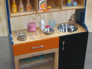 Cocina KIDS, TIRIKI TIRIKI モダンデザインの 子供部屋 無垢材 多色