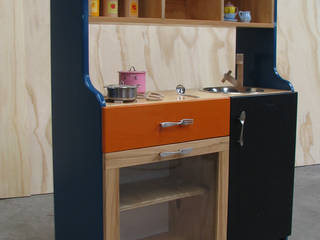 Cocina KIDS, TIRIKI TIRIKI Dormitorios infantiles de estilo moderno Madera maciza Multicolor