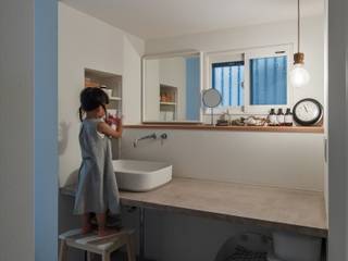 Suita house renovation, ALTS DESIGN OFFICE ALTS DESIGN OFFICE Mediterranean style bathrooms