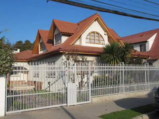 Ampliación Casa Celís, Lau Arquitectos Lau Arquitectos コロニアルな 家