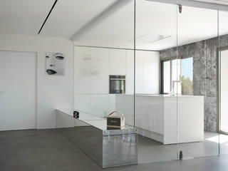Concrete Lovers, Minimal Studio Minimal Studio Minimalist dining room