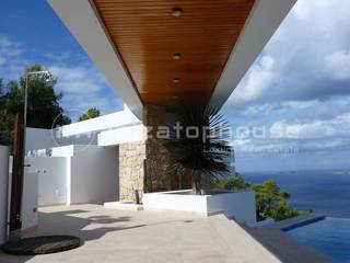 Villa with stunning sea views for sale Ibiza, ibizatophouse ibizatophouse Casas mediterrânicas