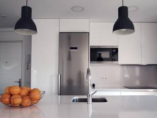 Reforma integral de piso en Arturo Soria, Reformmia Reformmia Modern kitchen