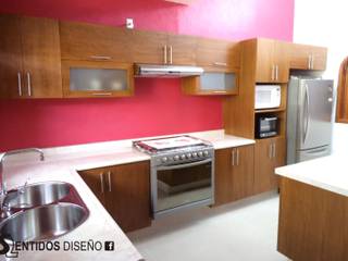 Cocina integral con isla, SENTIDOS DISEÑO SENTIDOS DISEÑO مطبخ