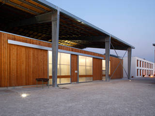 Ateliers & Hangars Agricoles, MFC Architecture MFC Architecture Country style garage/shed