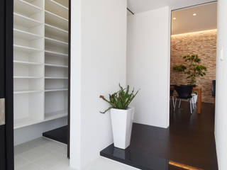 Y-HAEBARU PJ.2018, Style Create Style Create Modern corridor, hallway & stairs Tiles White