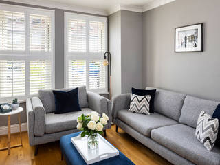 Could this be Twickenham's Most Stylish Home?, Plantation Shutters Ltd Plantation Shutters Ltd Moderne Wohnzimmer Holz Weiß