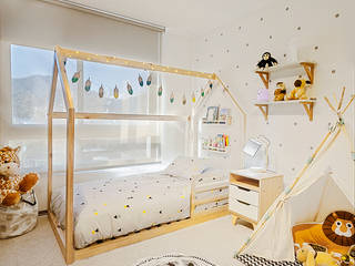 Dormitorio Montessori, Klover Klover 北欧デザインの 子供部屋