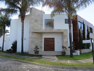 Casa El Secreto, OM arquitectura OM arquitectura Casa unifamiliare