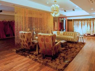 BUY BOUTIQUE BEADED CURTAIN HANGING SCULPTURE, Memories of a Butterfly: Bead Curtains & Room Dividers Memories of a Butterfly: Bead Curtains & Room Dividers Modern windows & doors Glass Amber/Gold