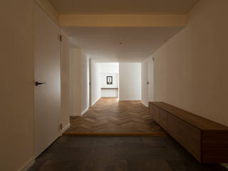 AMAGING, yuukistyle 友紀建築工房 yuukistyle 友紀建築工房 Modern Corridor, Hallway and Staircase