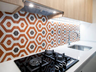 Reforma integral finalizada en calle Casanova de Barcelona, Grupo Inventia Grupo Inventia Built-in kitchens Tiles