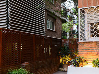 Reforma de una terraza en Barcelona, ETNA STUDIO ETNA STUDIO Jardines modernos