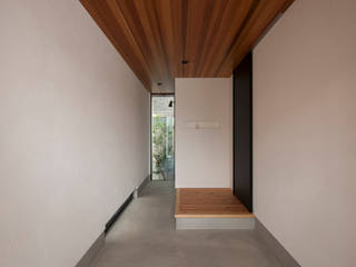 COMBINATION, yuukistyle 友紀建築工房 yuukistyle 友紀建築工房 Modern Corridor, Hallway and Staircase