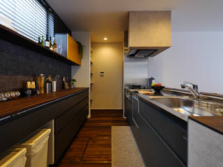 東南向きの3.5間間口 三角屋根のシンプルモダンハウス, タイコーアーキテクト タイコーアーキテクト Modern kitchen