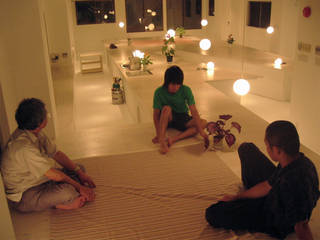 i table, Takeru Shoji Architects.Co.,Ltd Takeru Shoji Architects.Co.,Ltd Living room