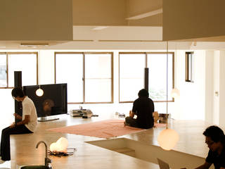 i table, Takeru Shoji Architects.Co.,Ltd Takeru Shoji Architects.Co.,Ltd Eclectic style living room