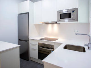 Nueva reforma integral en Gran Via de Barcelona , Grupo Inventia Grupo Inventia Built-in kitchens Wood-Plastic Composite