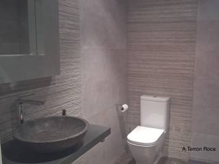 Reforma del aseo de invitados, M.Angustias Terron M.Angustias Terron Modern bathroom Ceramic