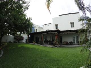 Tierra Fría منازل White