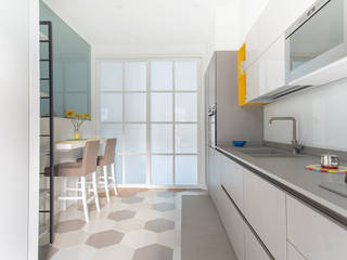 ​Ristrutturazione appartamento di 110 mq a Napoli, Soccavo, Facile Ristrutturare Facile Ristrutturare Modern kitchen