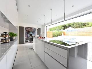 Mr and Mrs Hardman - Williams, Diane Berry Kitchens Diane Berry Kitchens Built-in kitchens Quartz White