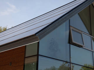 Integrated solar roof villa, AERspire AERspire Cobertizos