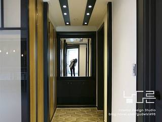 수성e편한세상 45평, 남다른디자인 남다른디자인 Pasillos, vestíbulos y escaleras de estilo moderno