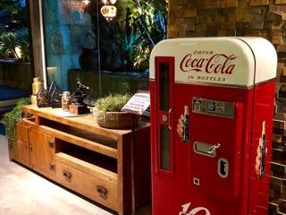 Vendo-81 1950s - Coca-Cola, OldLook OldLook Corredores, halls e escadas clássicos Metal Vermelho