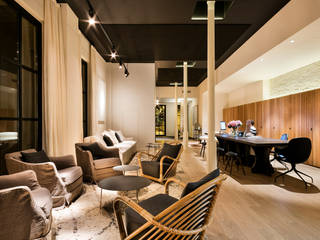 Teppich aus Marokko - Hotel in Barcelona, Spanien, HANDS AND LANDS HANDS AND LANDS Closets de estilo minimalista