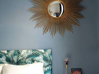 Une chambre bleue tropicale, Sarah Archi In' Sarah Archi In' Спальня в тропическом стиле
