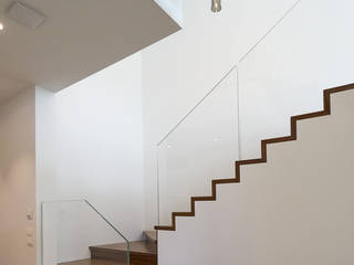 Luxuriöse Treppe in Stilvollem Haus, Siller Treppen, Siller Treppen/Stairs/Scale Siller Treppen/Stairs/Scale Escaleras Madera Acabado en madera