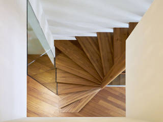 Schwebende Treppe mit individuellem Antritt, Siller Treppen/Stairs/Scale Siller Treppen/Stairs/Scale 階段 木 木目調