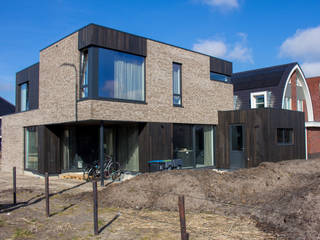 Moderne kubuswoning in plan Vaart Alkmaar, Nico Dekker Ontwerp & Bouwkunde Nico Dekker Ontwerp & Bouwkunde 現代房屋設計點子、靈感 & 圖片