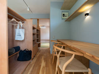 谷山のリノベハウス, トラス・アーキテクト株式会社 トラス・アーキテクト株式会社 Moderne Ankleidezimmer