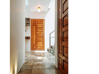 Urban Eclectic Home, designhood designhood Eclectic style corridor, hallway & stairs لکڑی Wood effect