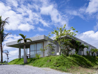 南城市の家, STUDIO COCHI ARCHITECTS STUDIO COCHI ARCHITECTS Casas familiares Madeira maciça Multi colorido