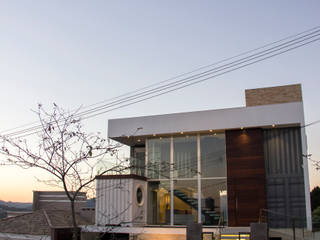 CASA CONTAINER F+A, GhiorziTavares Arquitetura GhiorziTavares Arquitetura Maisons modernes