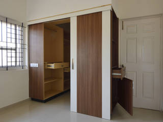 Custom Wardrobes, Atom Interiors Atom Interiors Ruang Ganti Modern