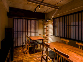 ESR, <DISPENSER>architects 小野修 一級建築士事務所 <DISPENSER>architects 小野修 一級建築士事務所 Commercial spaces Concrete Gastronomy