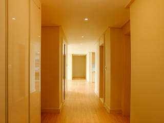 워커힐 아파트 56py, Design Daroom 디자인다룸 Design Daroom 디자인다룸 Modern Corridor, Hallway and Staircase